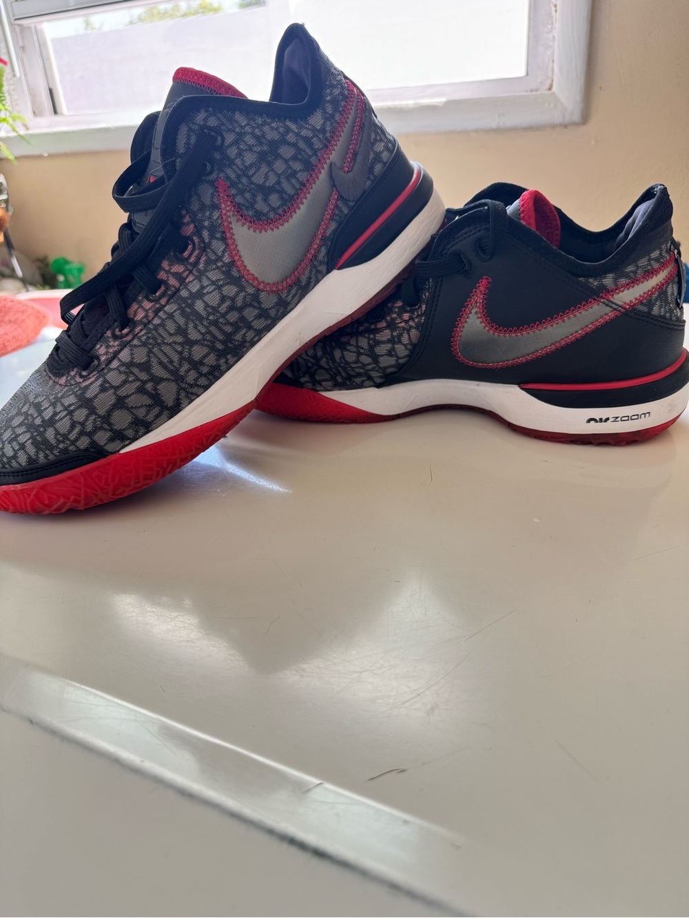 Men’s Nike Air Zoom Low-Top Sneakers in Black/Red